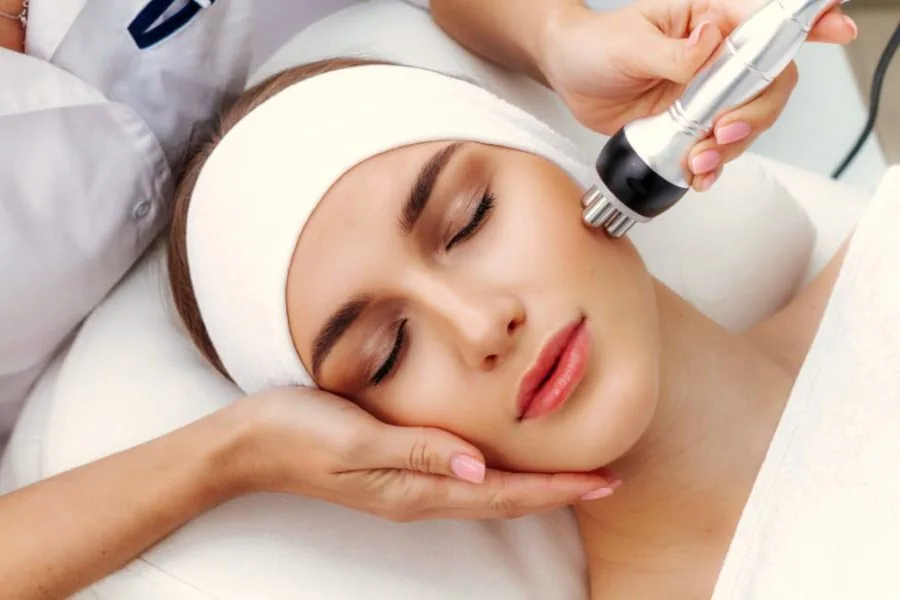 Gesichtsbehandlung + Radiofrequenz bei Ela’s Beauty Lounge in Berlin Westend